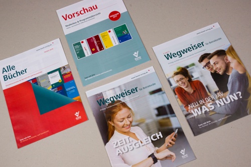 Verschiedene Titelseiten von Bund-Verlag-Publikationen